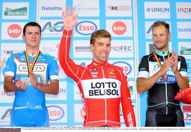 Jens Debusschere (Lotto Belisol) waves to the crowd