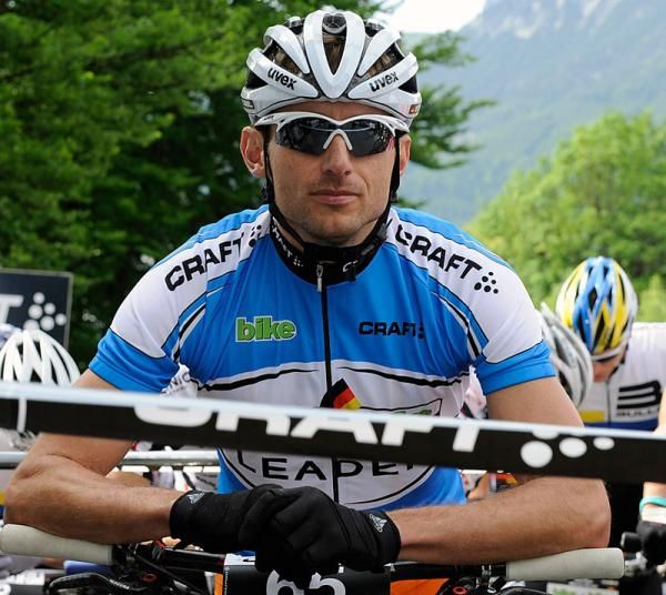 Andreas Strobel (Team Centurion Vaude) leads the masters 40+ category.