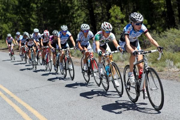 Alisha Welsh (Peanut Butter &amp; Co) setting tempo on the front of the women's field.