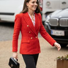 Kate Middleton wearing mayfair bag