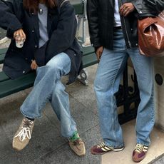 Influencer in blue jeans a brown converse. Influencer in blue jeans and suede MiuMiu sneakers. Influencer in blue jeans and Adidas SL72. 