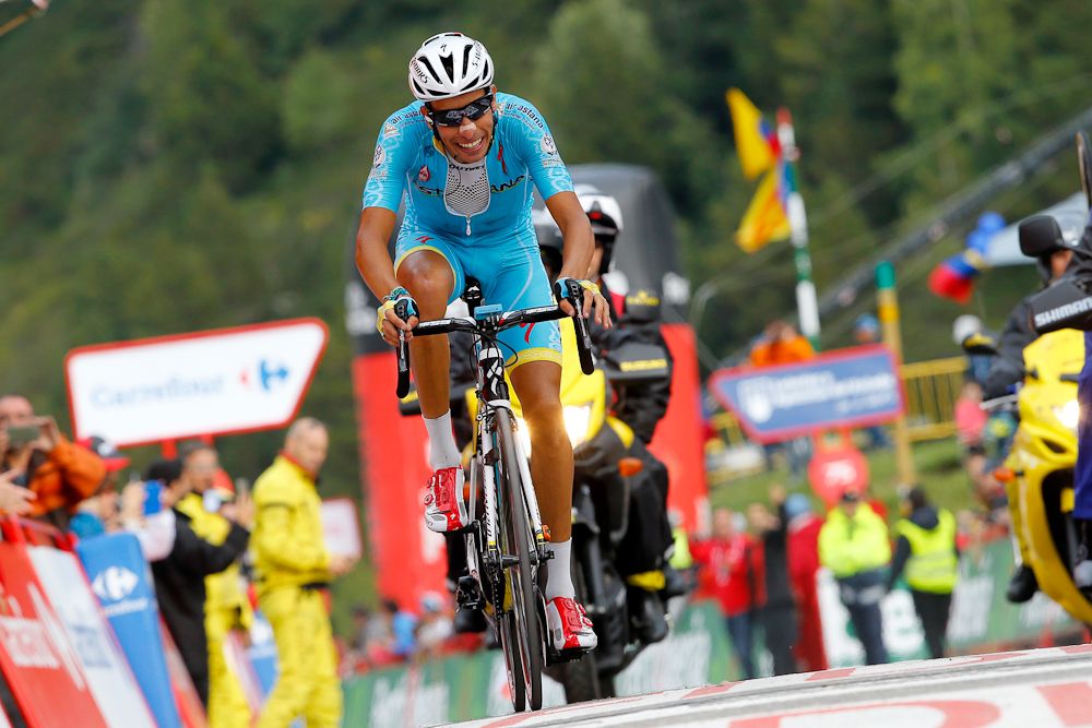 Fabio Aru charges for the line during stage 11 of the 2015 Vuelta a Espana.