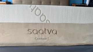 A close up on the Saatva Contour5 Mattress embroidery