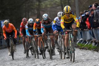 Van Aert held back by tactics as Teunissen runs out of gas at Omloop Het Nieuwsblad