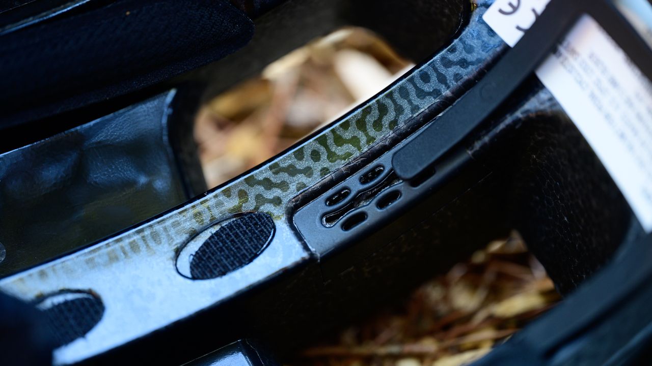 POC Omen Ultra MIPS vertical rear cradle adjustment