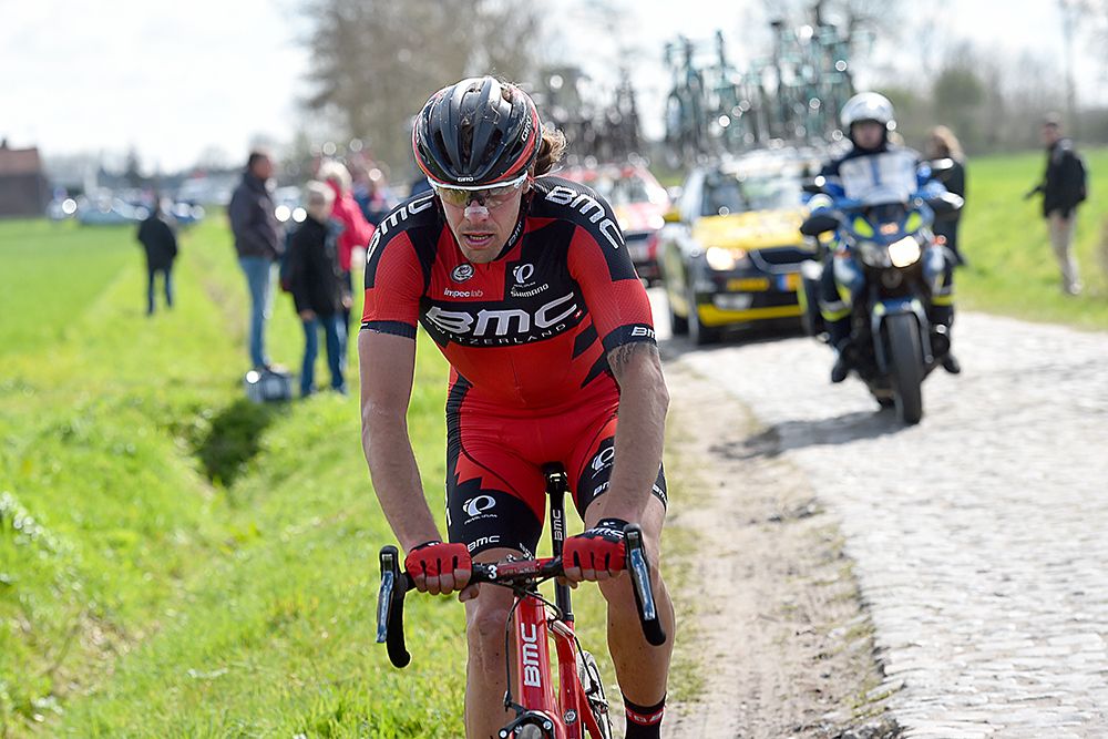 Daniel Oss (BMC) rides the grass route