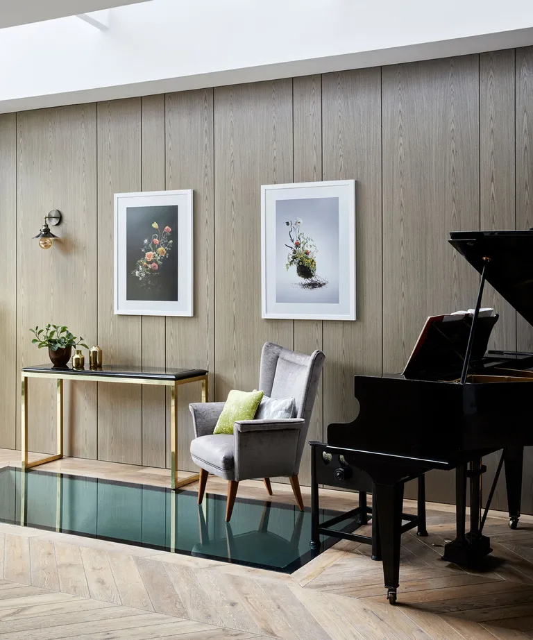 Mid-century modern room with wall panelling