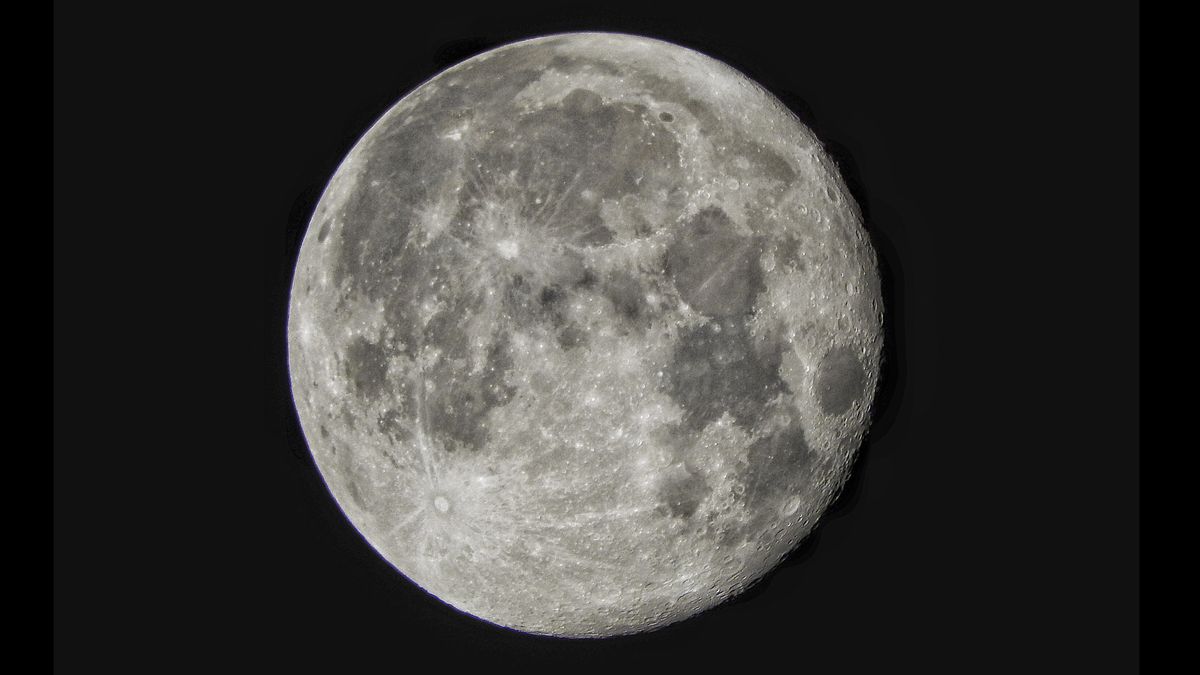 How To Photograph The Moon When To Shoot The Camera Equipment You Need Digital Camera World