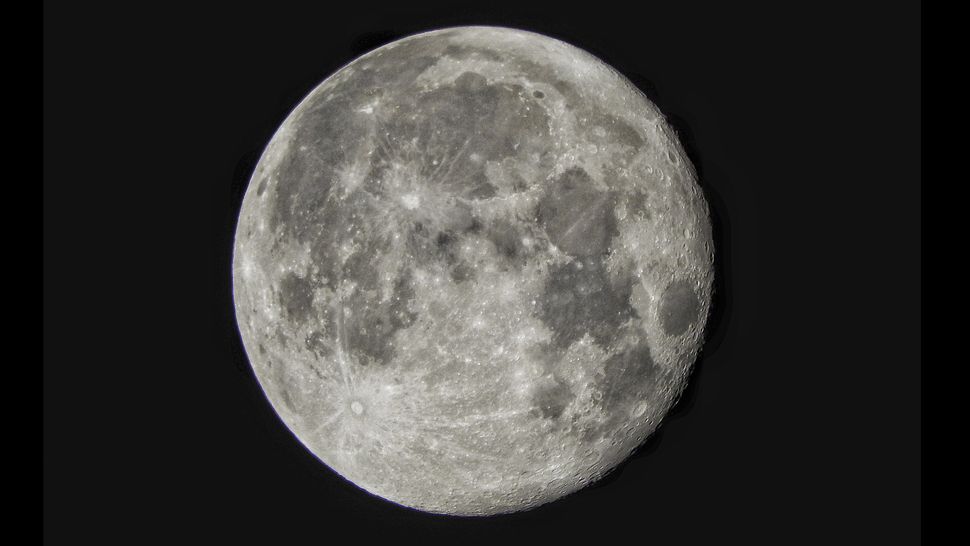 How to photograph the 'supermoon' full moon | Digital Camera World