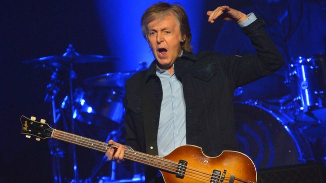 Paul McCartney Shows His Very First Guitar Amp | GuitarPlayer
