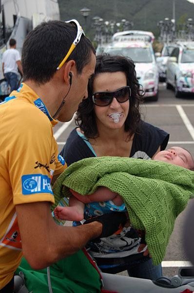 The family Mart&iacute;nez before the race.