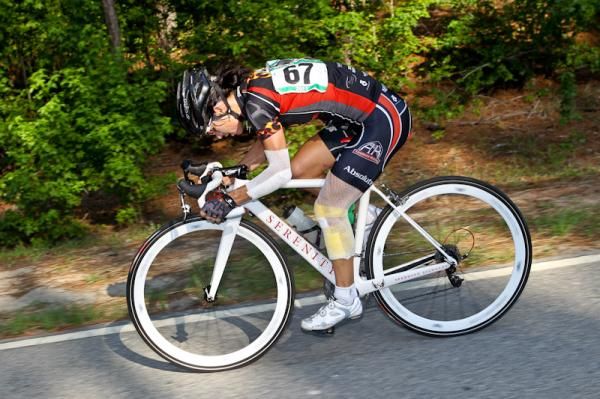 Debbie Milne (Absolute Racing) working hard to try to bridge up to the break.
