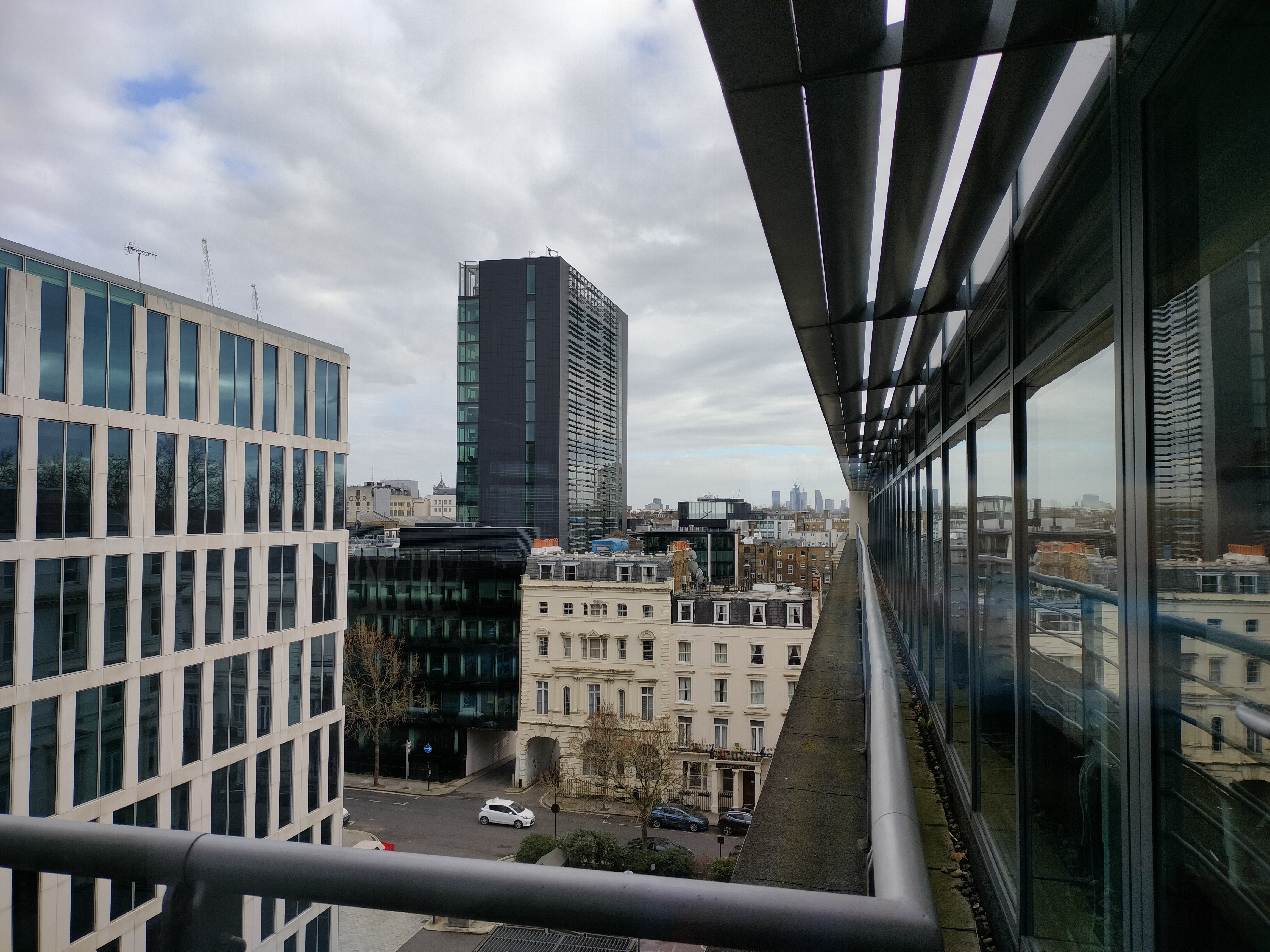 Realme 9 Pro review: windows and a view of the city
