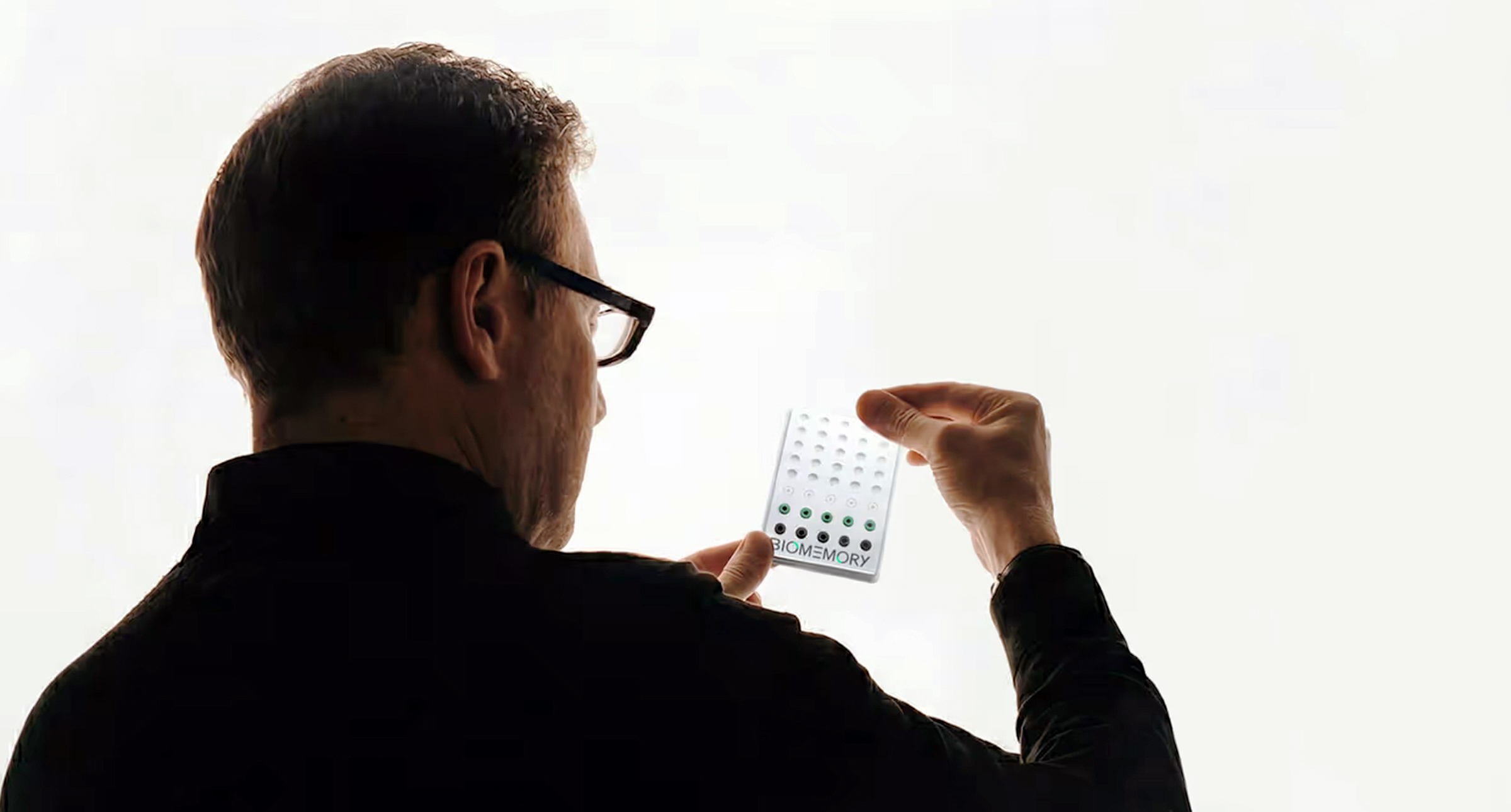 Biomemory DNA storage card