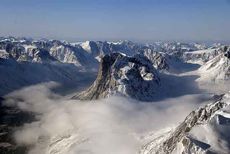 glacier-greenland-fjord-mtn-110411