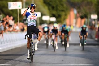 Giro della Toscana: Giulio Pellizzari takes the win with a final kilometre solo attack