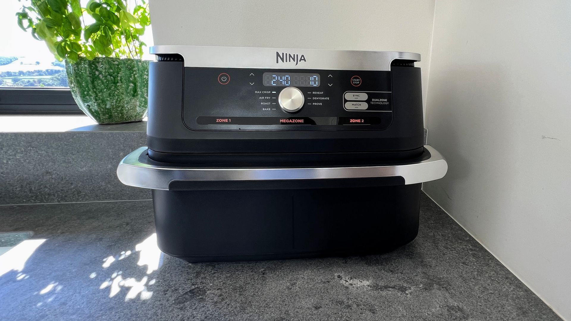 Ninja AD600CO Foodi 7-in-1 FlexBasket Air Fryer Review | Top Ten Reviews