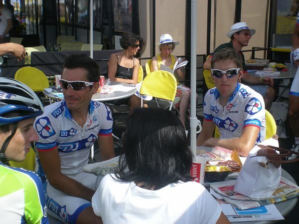 At the FDJ stand, Christophe Le M&eacute;vel talks to his former team-mate from Cr&eacute;dit Agricole Francesco Bellotti and Wesley Sulzberger