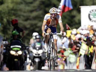 Denis Menchov (Rabobank) set out to gain time.