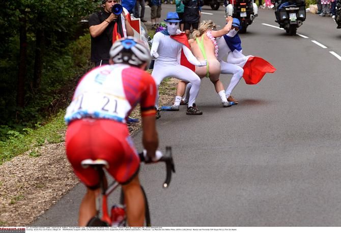 Joaquim Rodriguez (Katusha) approaches some lively fans on the climb during stage 10