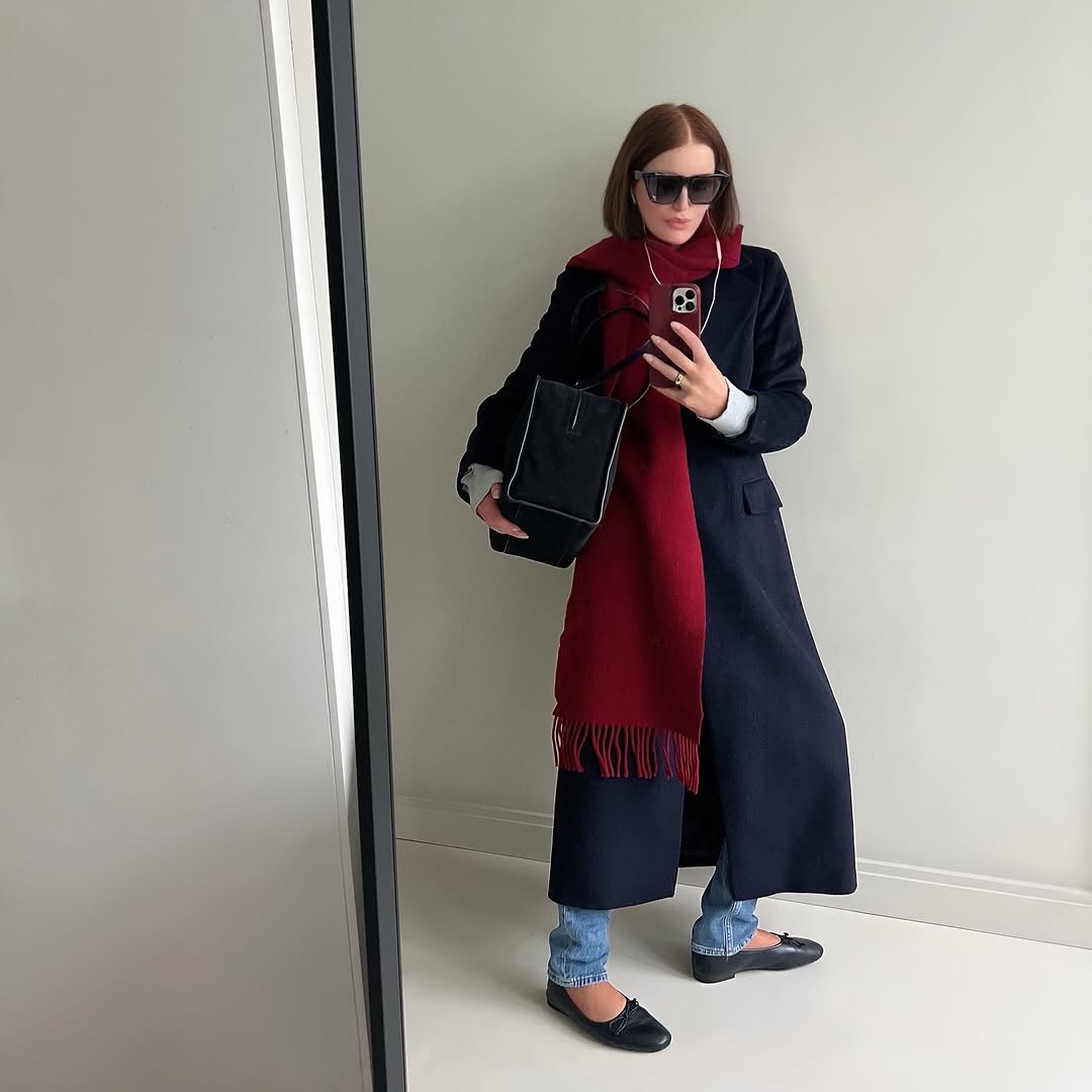 Woman wearing best outfit formula of 2026.