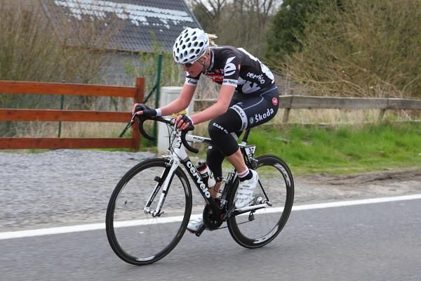 Regina Bruins (Cervelo Test Team) made an impactful late-race break