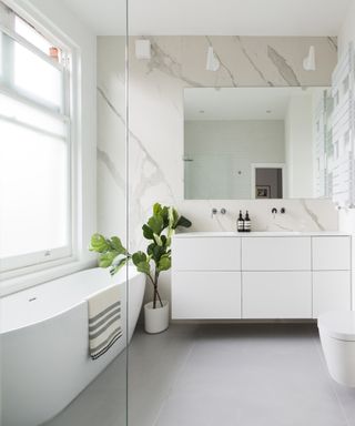 How to make a small bathroom look bigger and small bathroom ideas