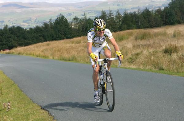 Maxime Monfort (Columbia-HTC) bridging to the break on stage 4.