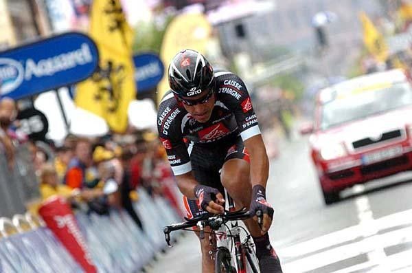 Oscar Pereiro (Caisse d'Epargne) checks clock after the race. He did finish in the top 20.