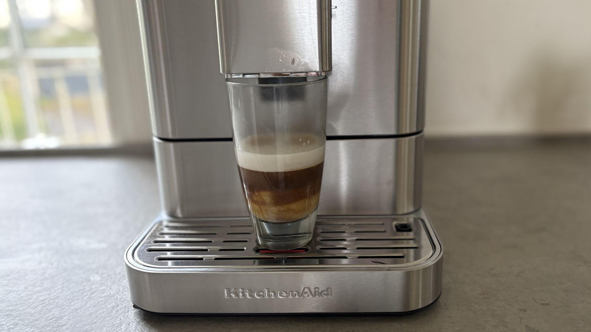 Testing the KitchenAid KF6 Fully Automatic Espresso Machine by making a latte