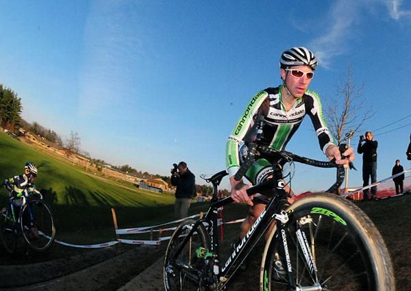 Cannondale-Cyclocrossworld rider Jeremy Powers runs the steps on his way to victory.