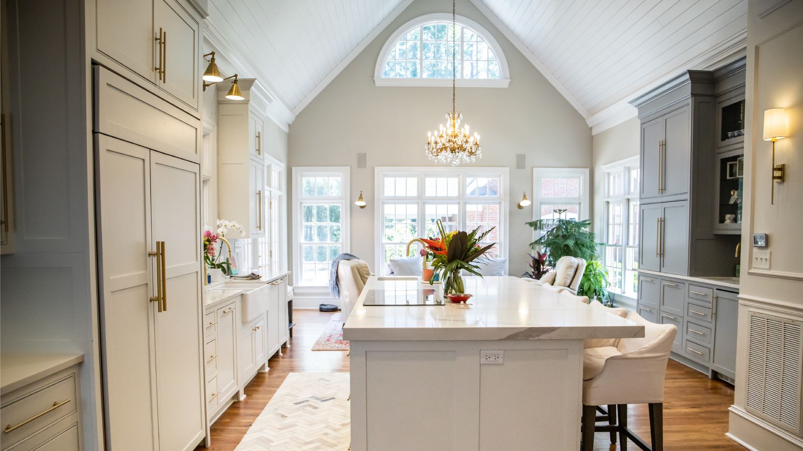Kitchens with vaulted ceilings: Why they can cause problems | Homebuilding