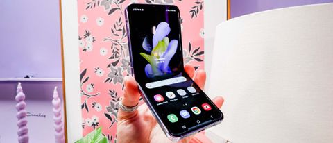 galaxy z flip 4 in hand