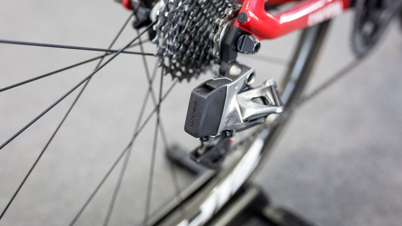 The batteries are interchangeable between front and rear derailleurs