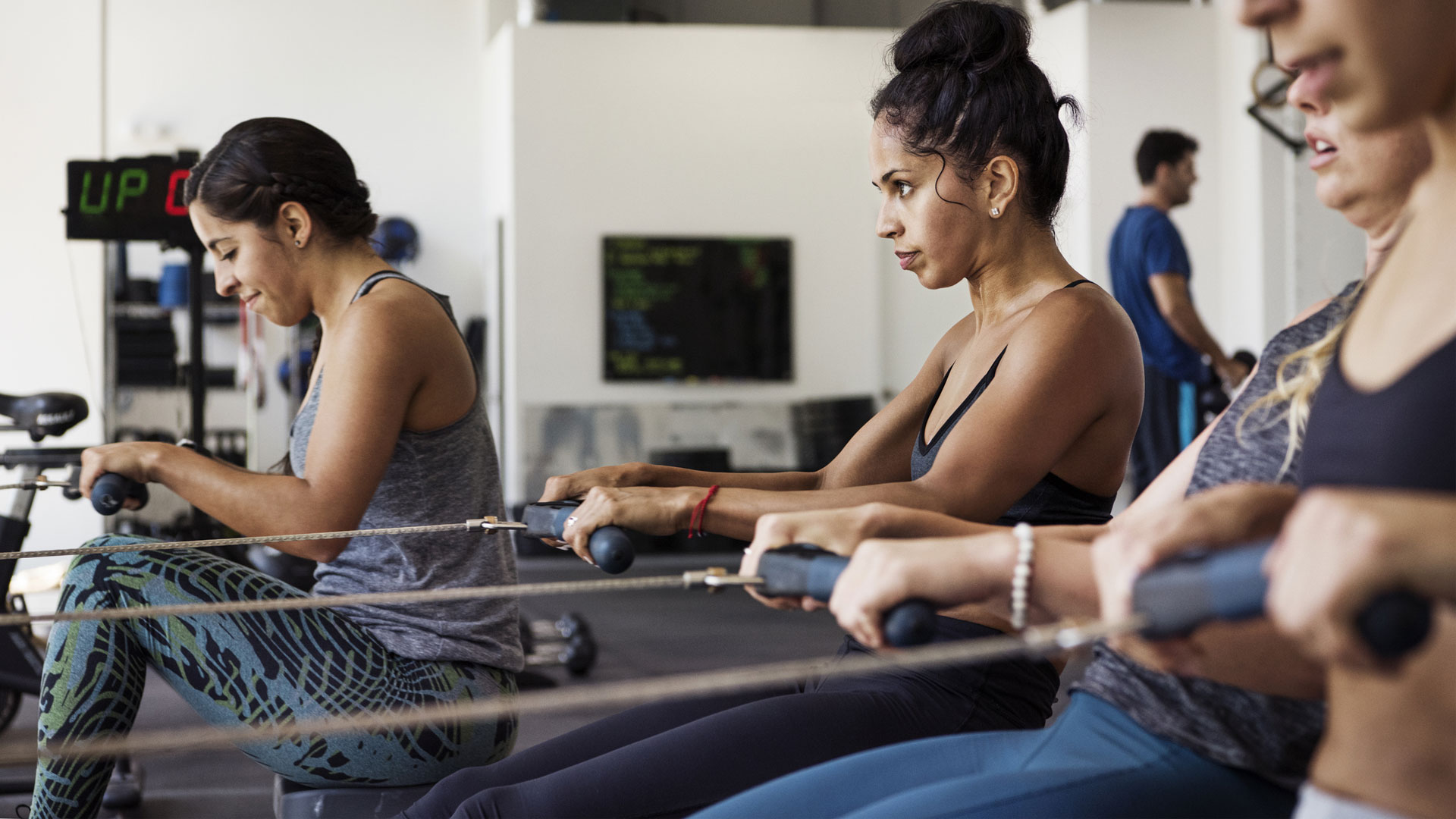 How to lose weight using a rowing machine: image shows women using rowing machines in the gym