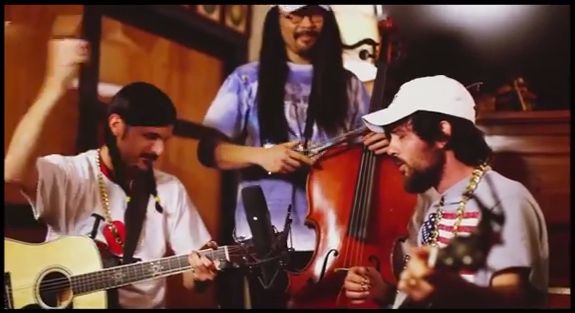 Watch the Avett Brothers cover John Denver&amp;#039;s &amp;#039;Thank God I&amp;#039;m a Country Boy&amp;#039;