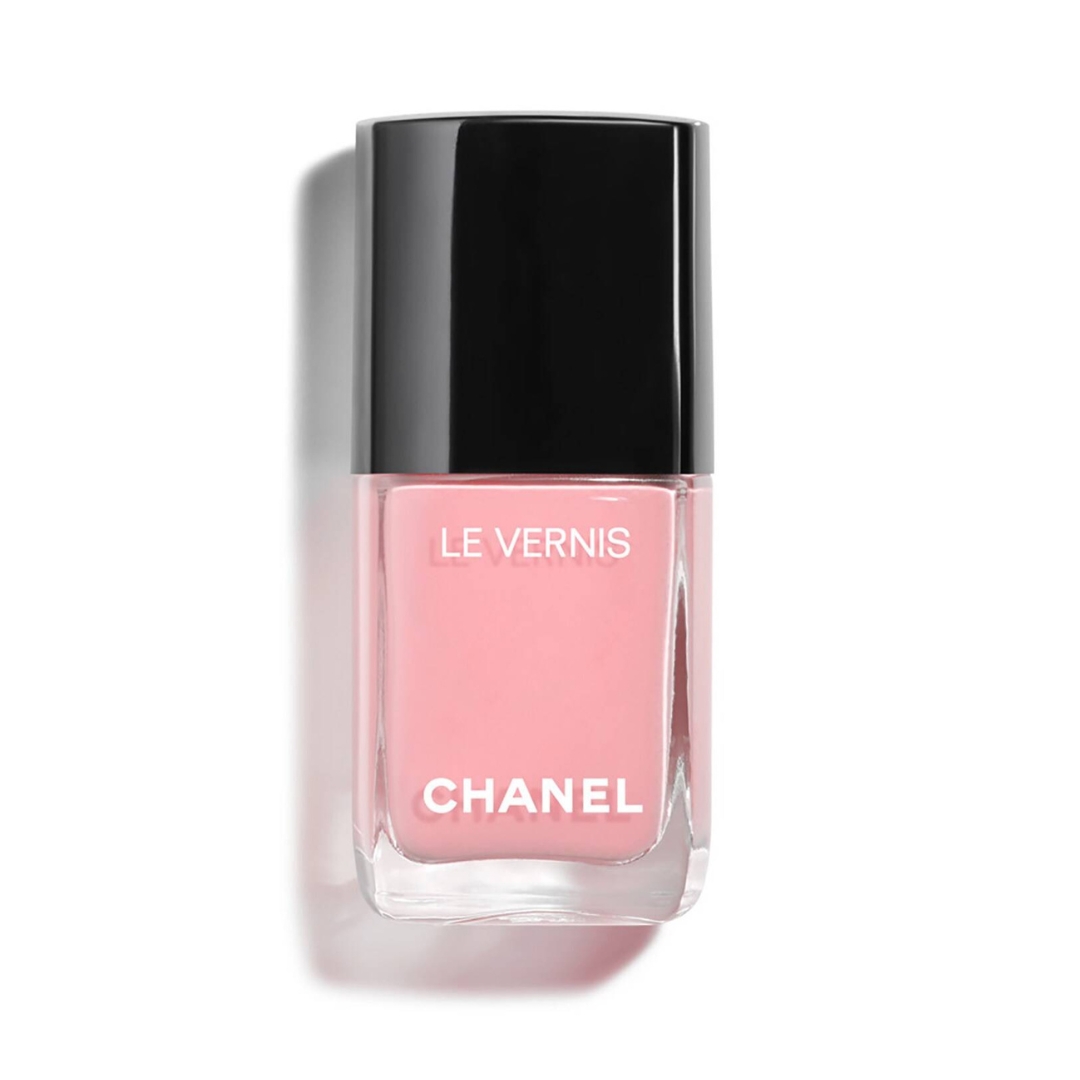 A product shot of the CHANEL Le Vernis Longwear Nail Colour in Shade 175 Skieuse (a creamy, candy pink), pictured on a white background