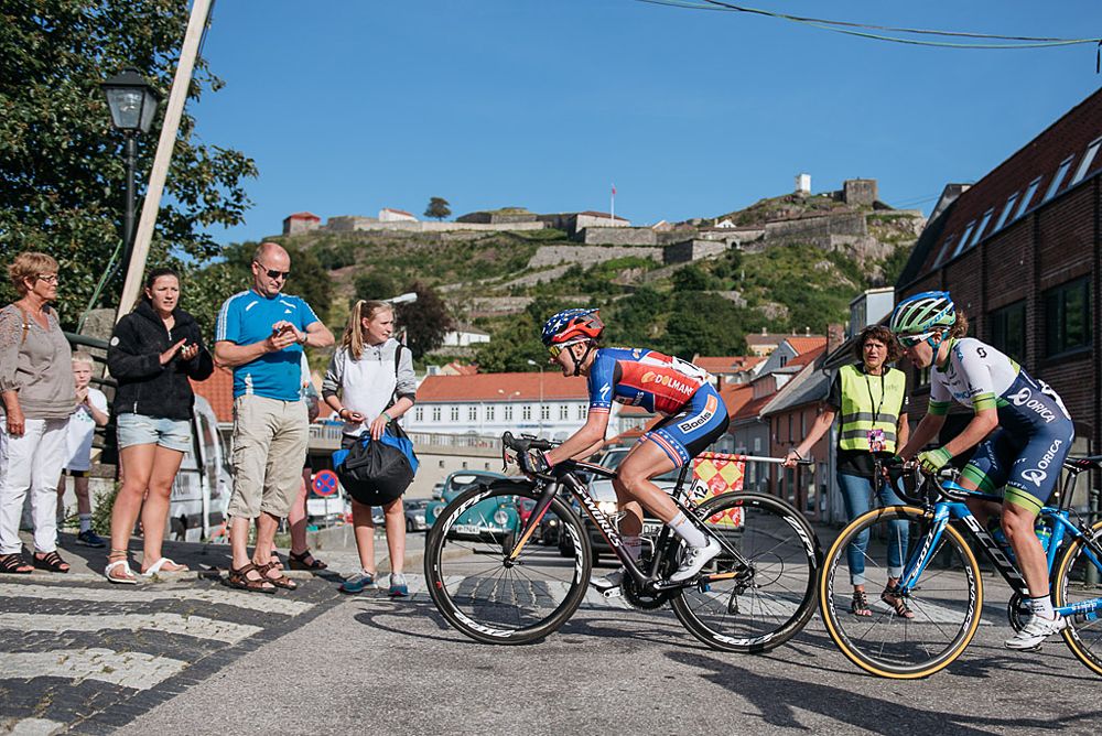 US champion Megan Guarnier (Boels-Dolmans) and Amanda Spratt (Orica-AIS) were in a breakaway together