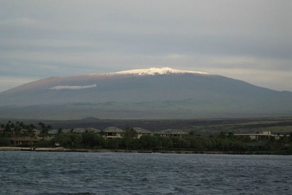 A view of the Mauna Kea volcano of Hawaii from the ocean.