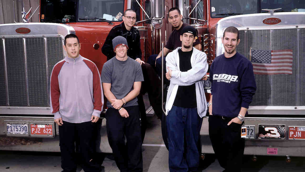 Linkin Park posing for a photograph in 2001