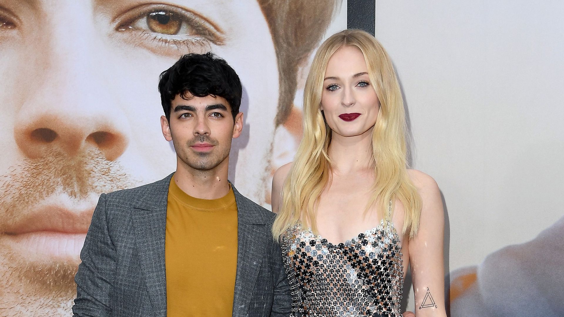 Joe Jonas Almost Kissed Sophie Turner's Game of Thrones Stunt/Photo ...