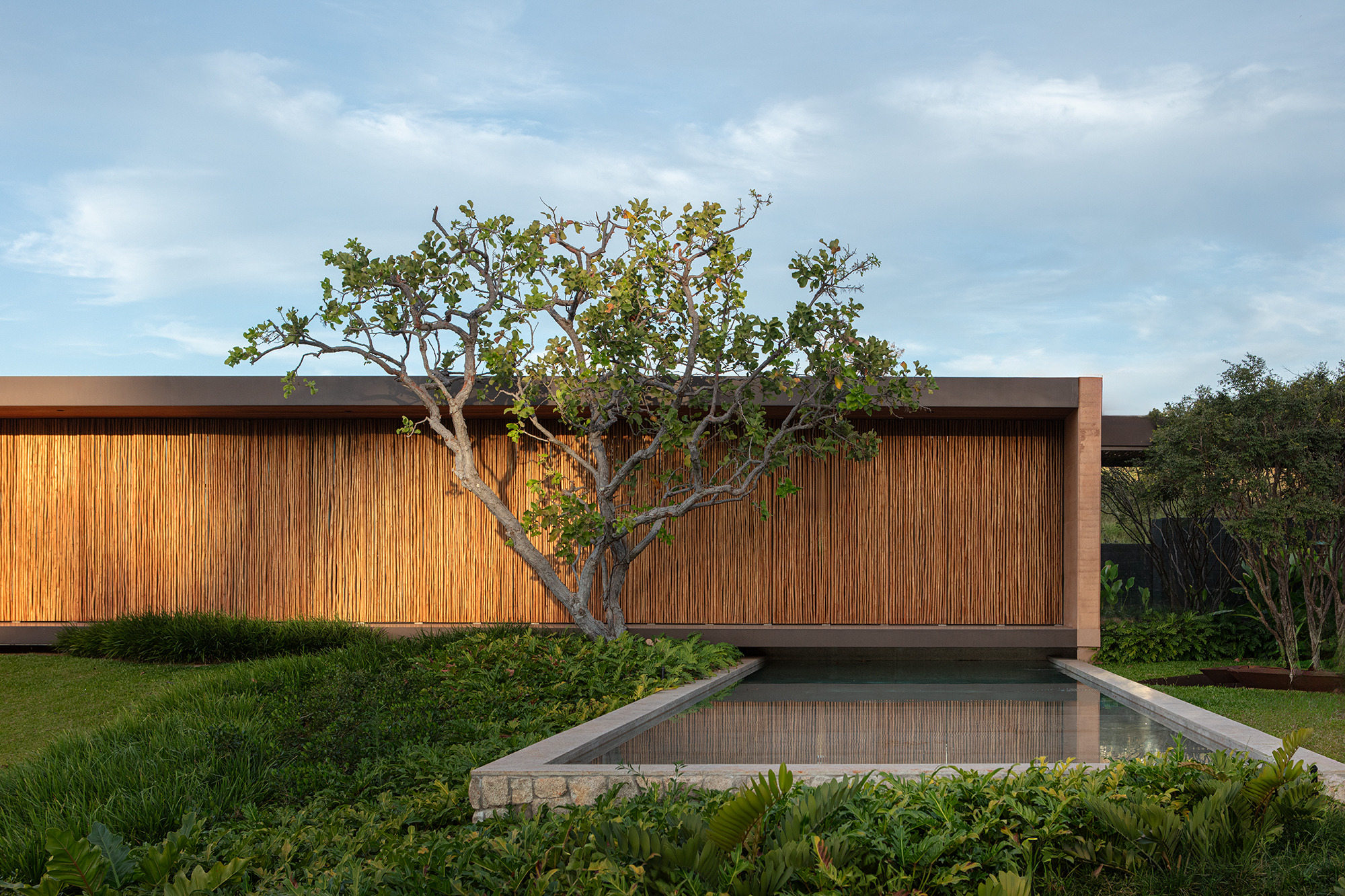 Casa Taipa, Brasília, by Valéria Gontijo + Architects