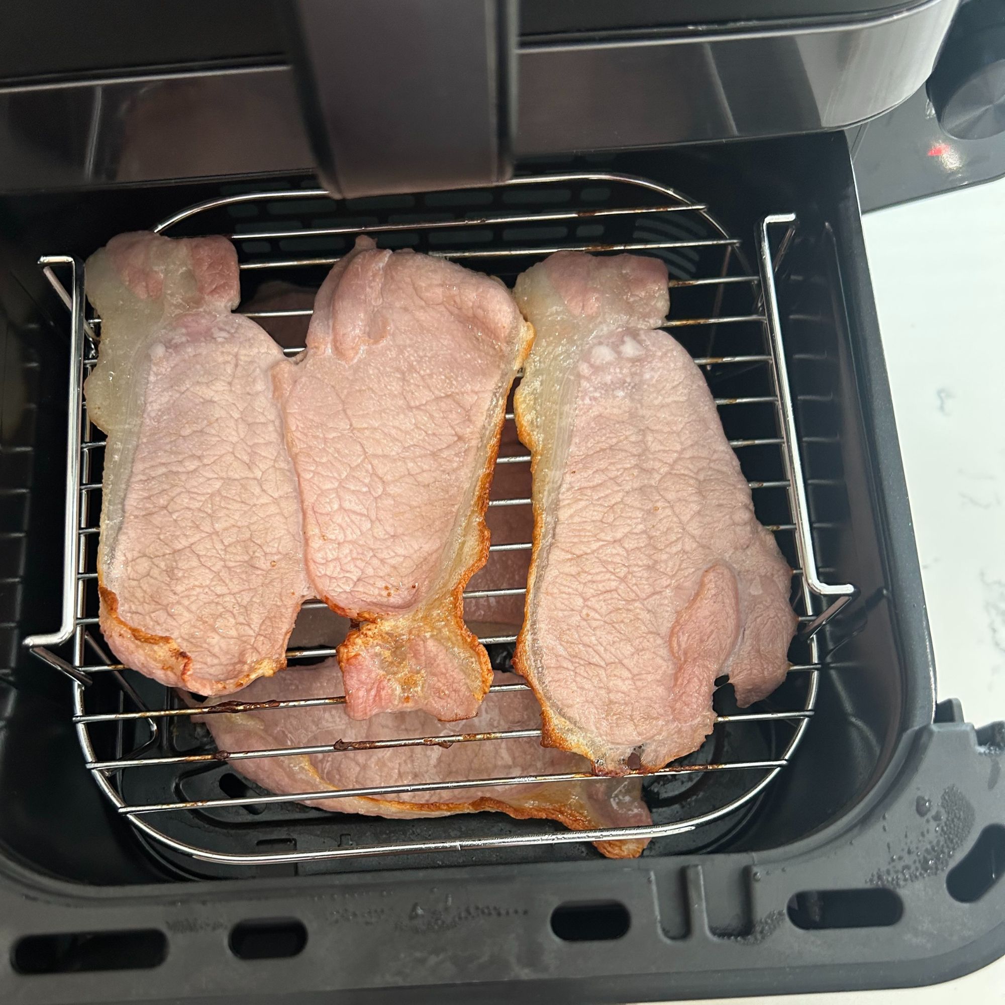 Salter VertiCook View Air Fryer - cooking bacon (1)