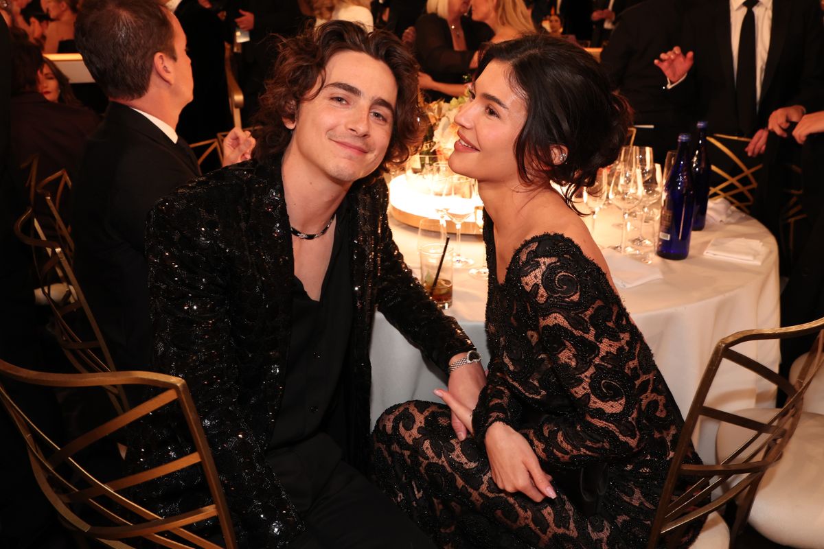 Kylie Jenner และTimothée Chalamet "ดูรักกันมาก" ในวันที่ NYC ที่เติม Meatball แหล่งข่าวกล่าว