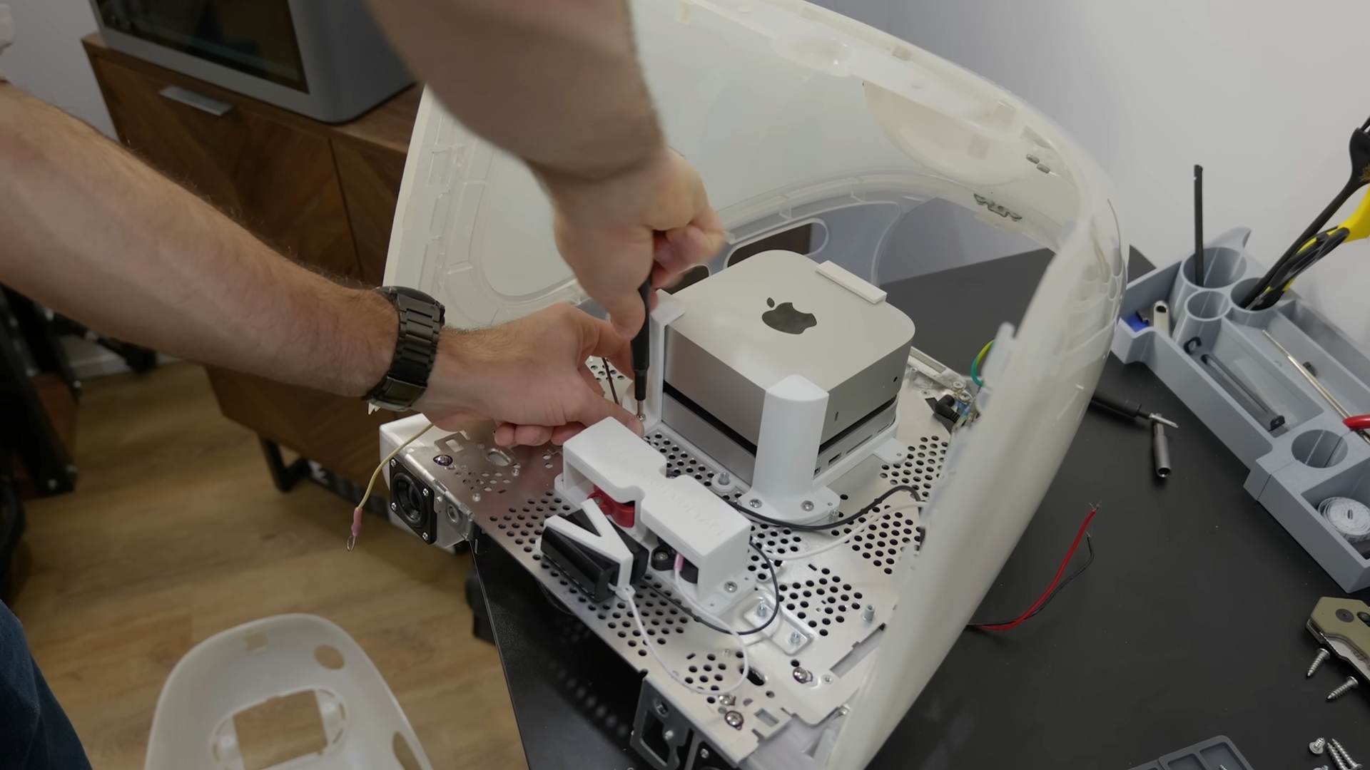 mounting the M4 Mac mini inside the case of the iMac G3