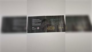 一本小書的開頭,該頁面提供上下文並將信息添加到樂高星球大戰徽標中。