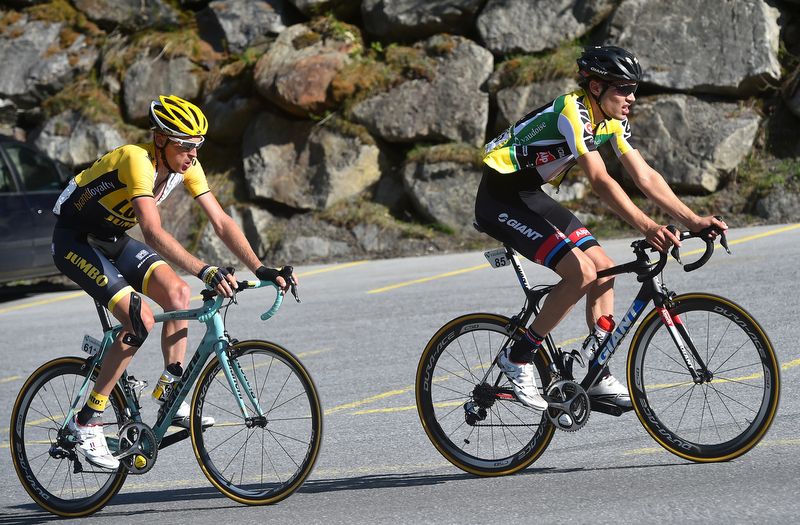 Tom Dumoulin and Robert Gesink making their up to Rettenbachgletscher