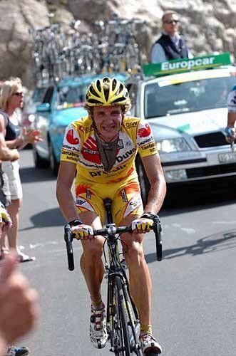 Jose Gomez Marchante (Saunier Duval-Prodir) was dropped by the group with Ullrich and Jaksche.