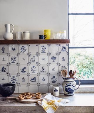 White kitchen wall tile ideas with blue Delft-style decor, with white and blue ceramics.