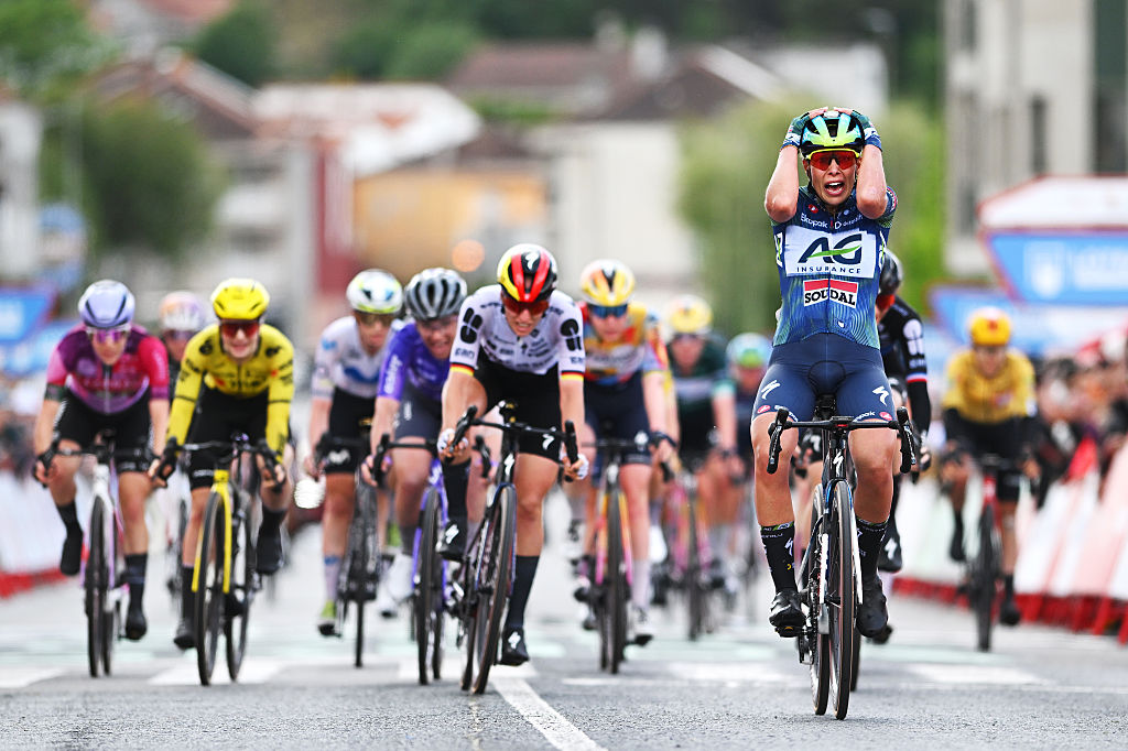 La Vuelta Femenina stage 3 LIVE: Who will come out on top after another rolling day in the Galician hills?